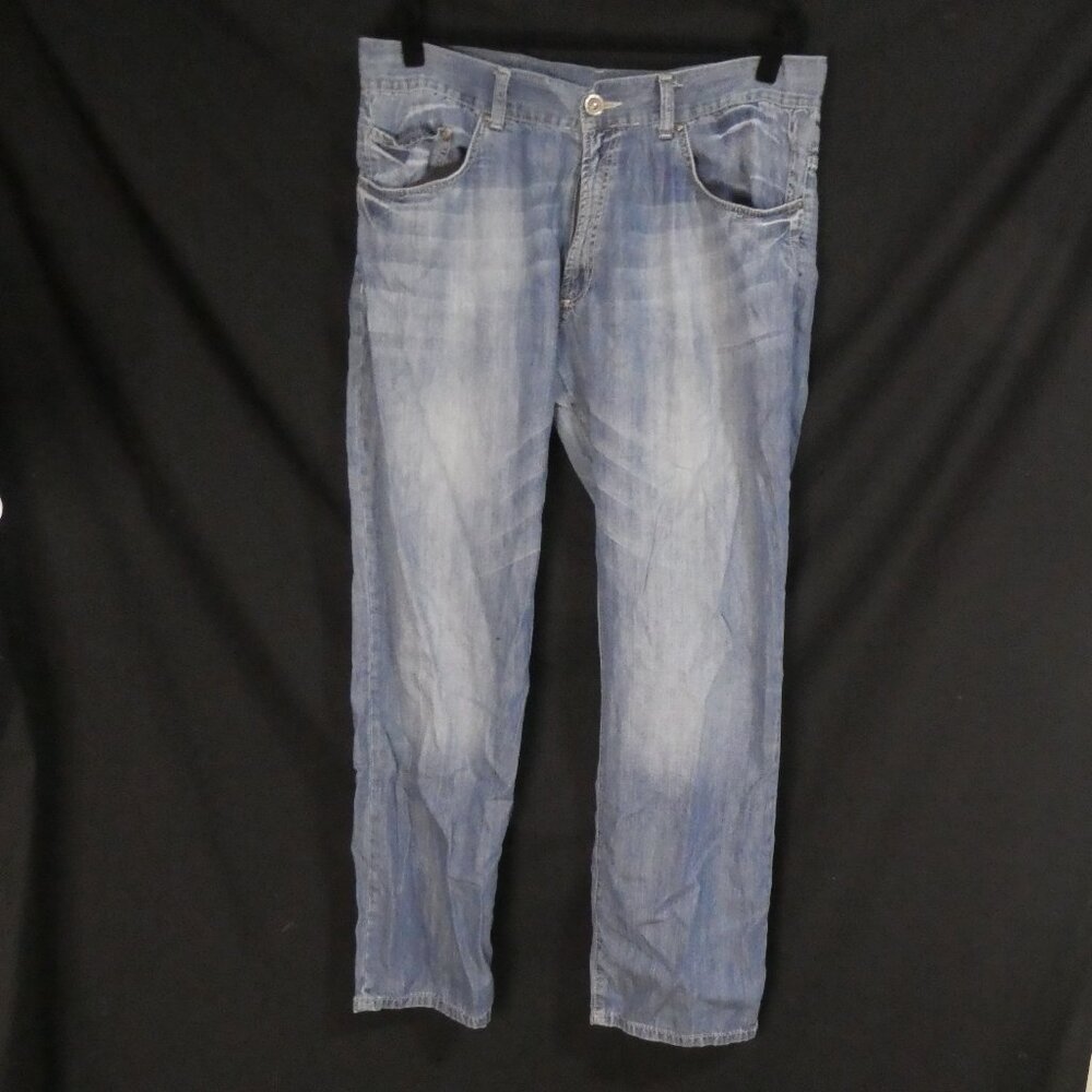 FUTURE DENIM | W 42 L 34 | Classic Blue Faded Jeans